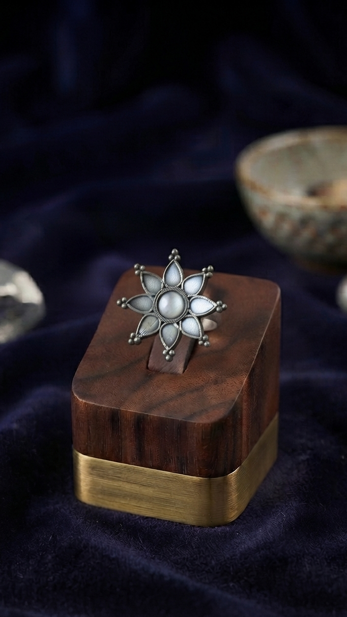 Star bust ring