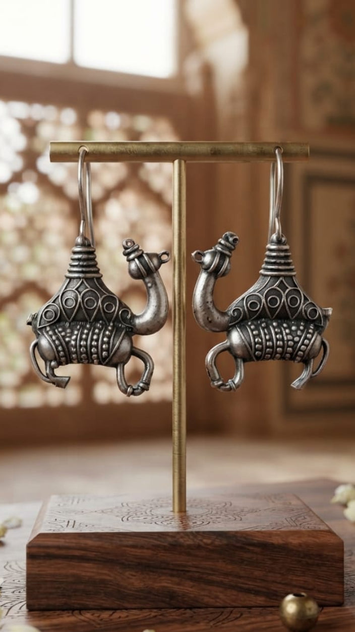 Camel hanging earrings